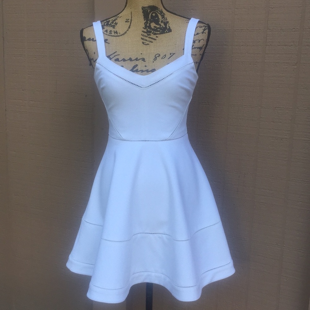 Sz 4 Elizabeth And James White A Line Mini EUC